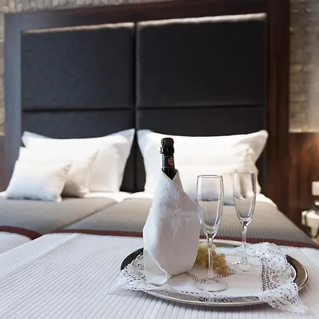 Navona Luxury Nocleg ze śniadaniem 4*